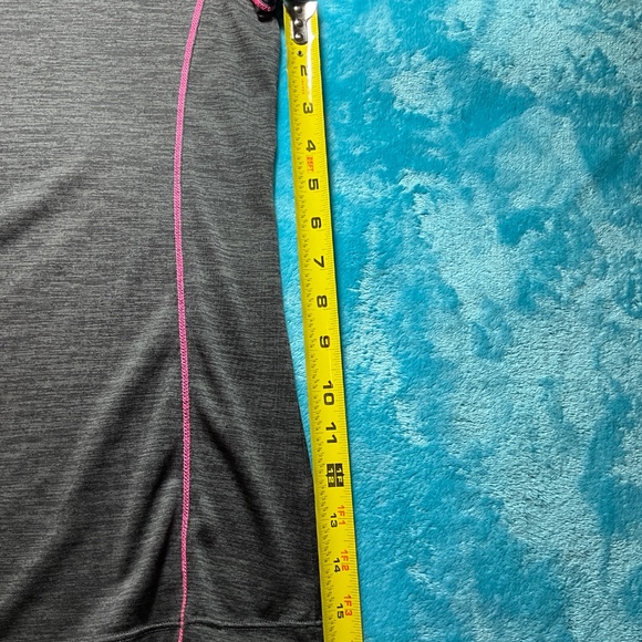 Woman’s black n pink sports top - Picture 4 of 6